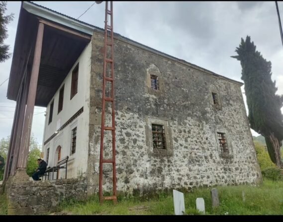 CHP CAMİYE KARŞIMI?