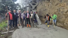 KOÇAL ÇİZMELERİ GİYDİ, SAHA ÇALIŞMALARINA KATILDI