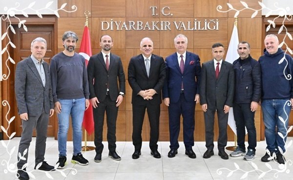 Keskin ve Ekibinden, Diyarbakır Valisi Murat Zorluoğluna Anlamlı Ziyaret