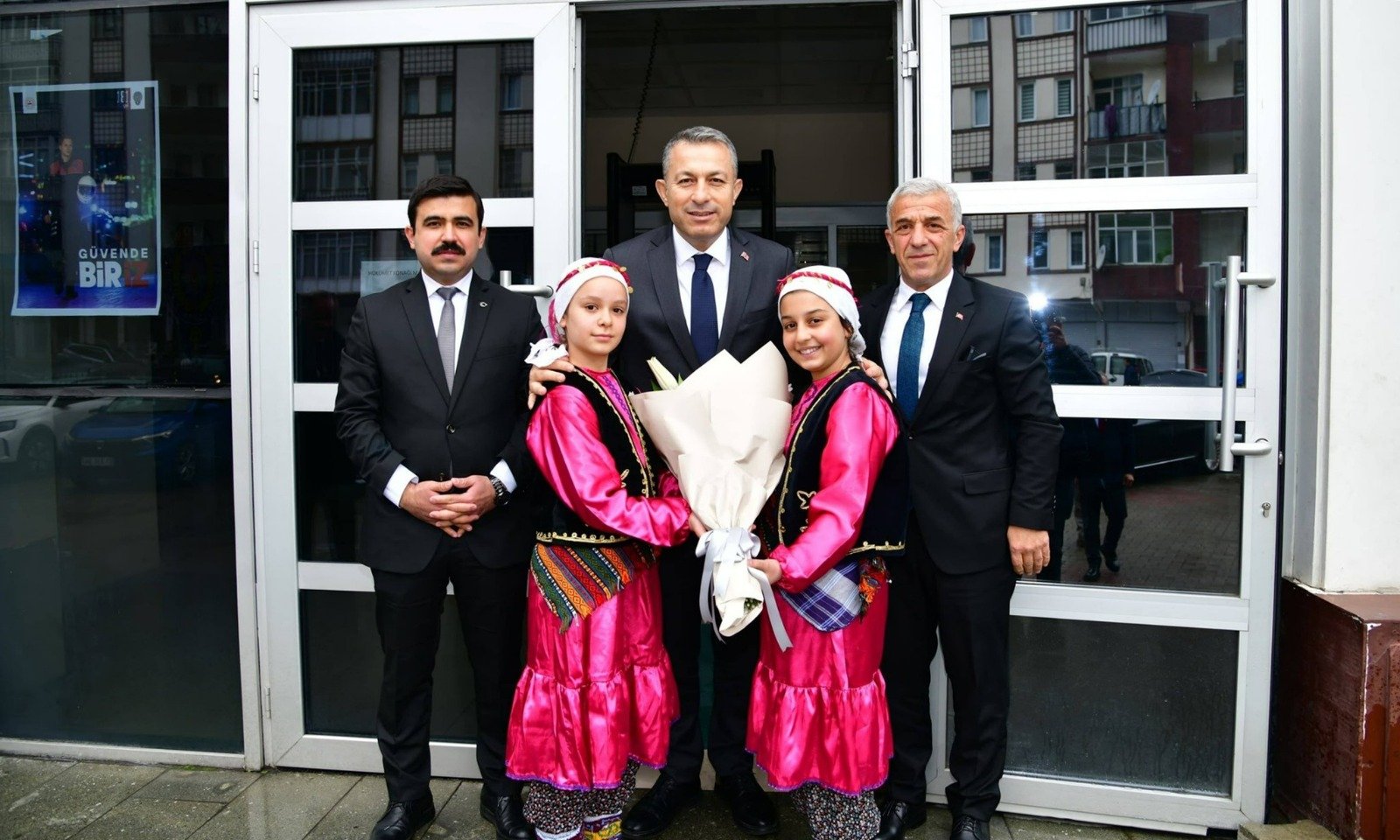 Trabzon Valisi Tahir Şahin’in Çaykara Ziyareti