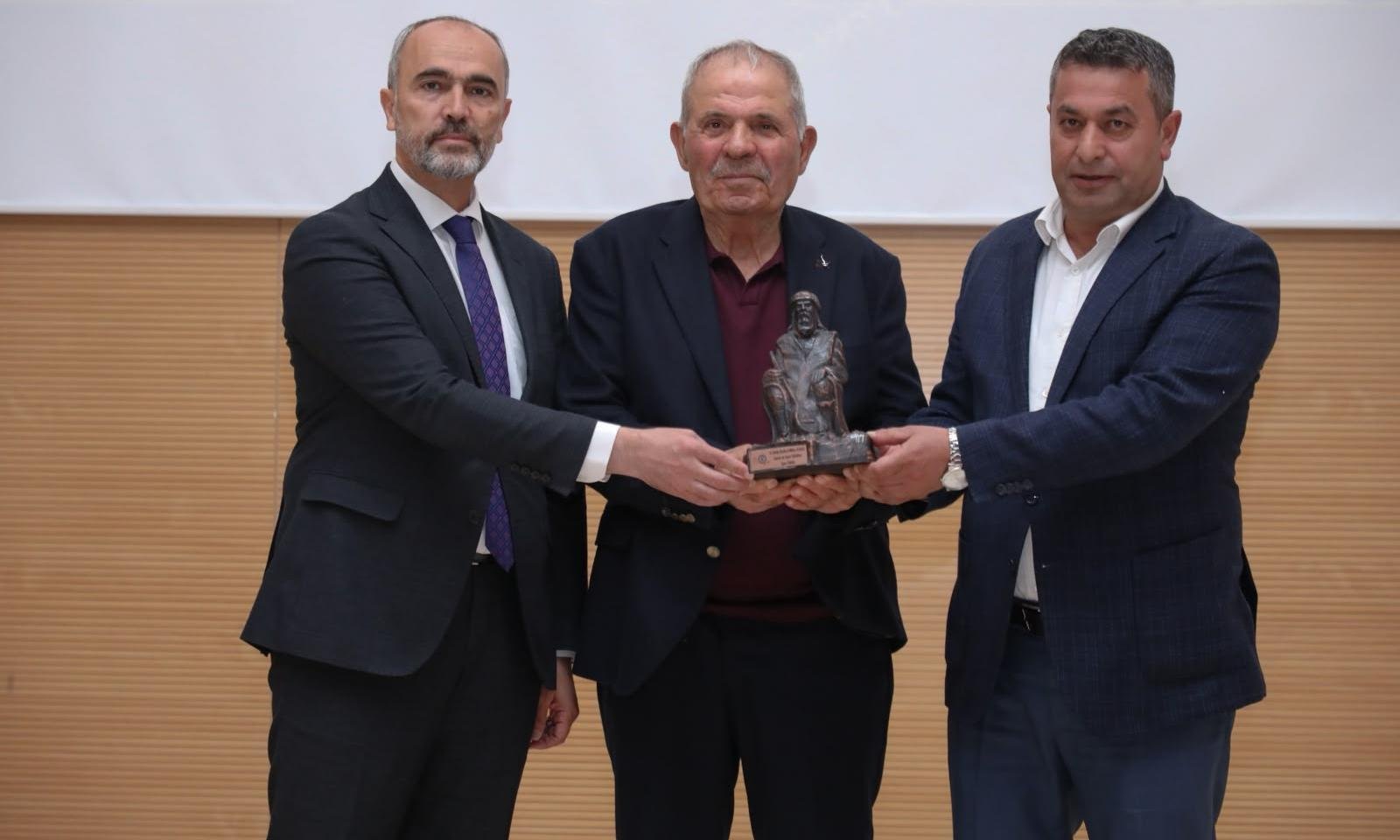 Bayburt Üniversitesi 9. Dede Korkut Bilim, Kültür, Sanat ve Spor Ödülleri kapsamında, Trabzon’un Çaykara ilçesinden iki önemli isim ödüle layık görüldü.