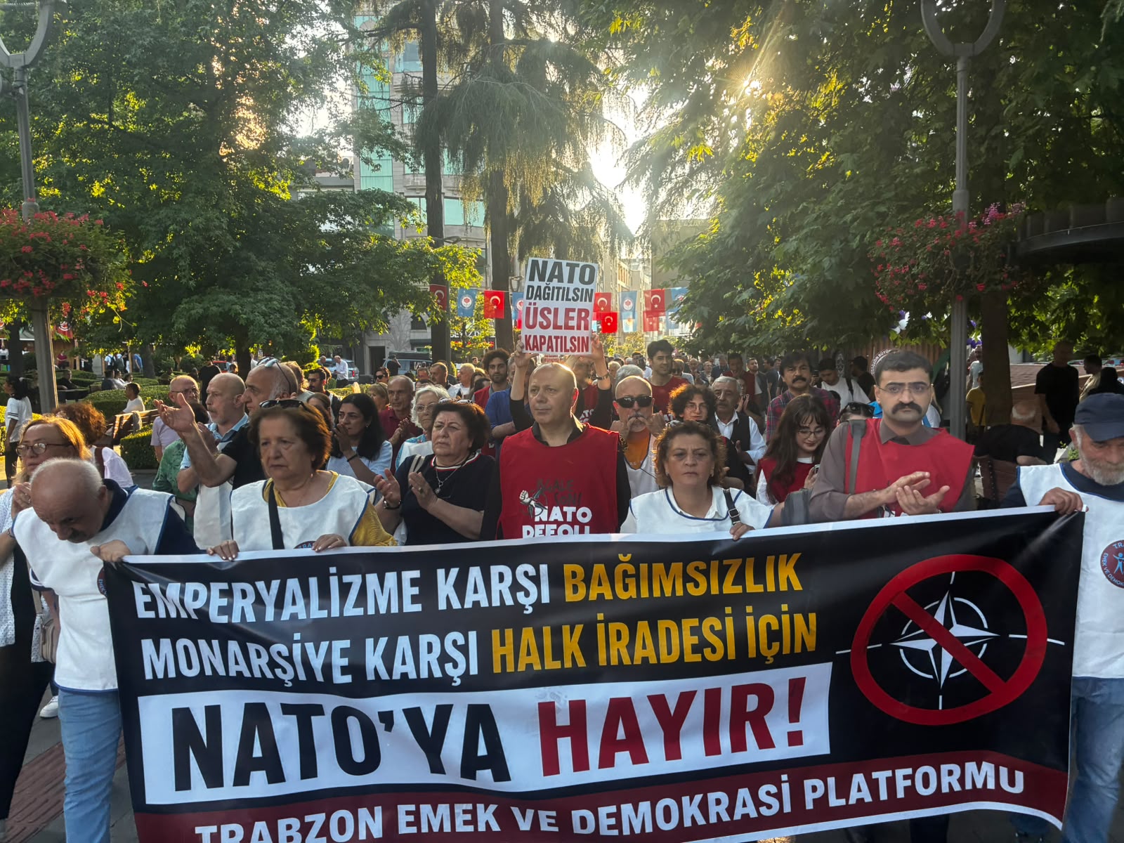 Trabzon’da NATO Karşıtı Yürüyüş: “Bu Toprakların Kaderini Halk Belirler”