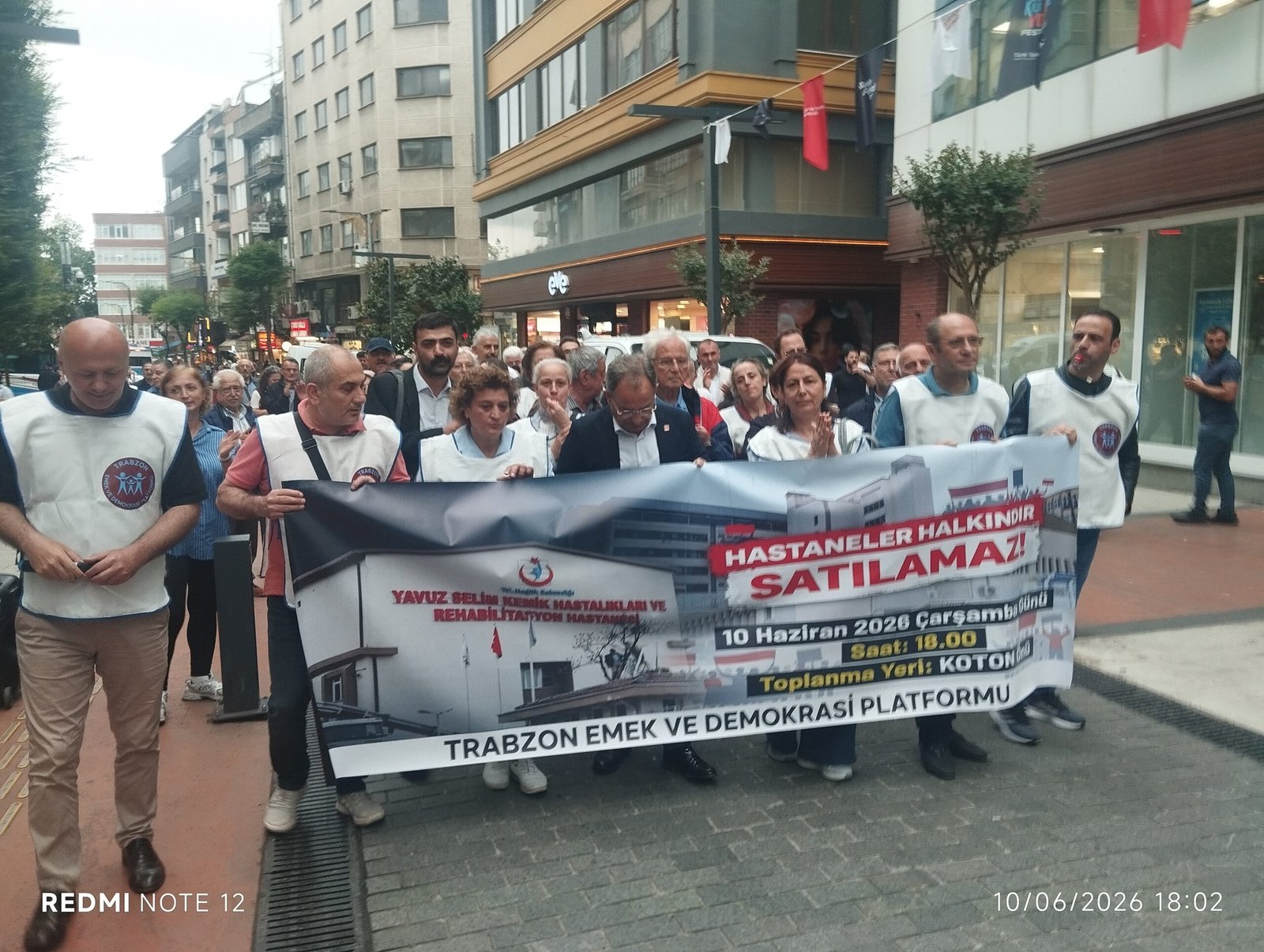 TRABZON’DA HASTANE SATIŞLARINA TEPKİ: “HASTANELER HALKINDIR, SATILAMAZ