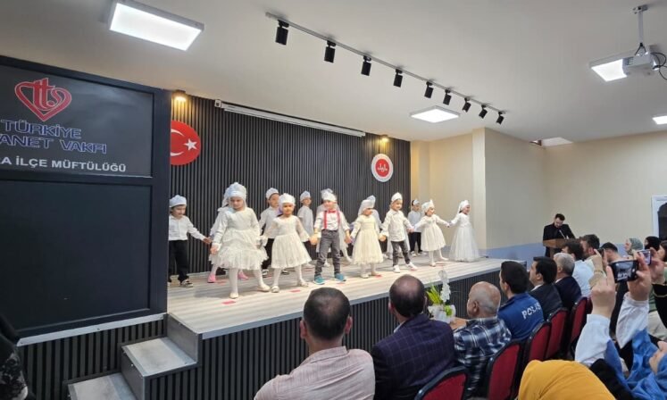 Çaykara’lı Miniklerin Mezuniyet Çoşkusu