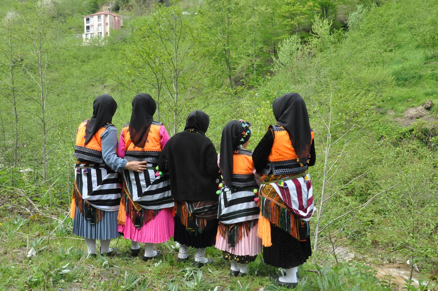 Yayla Şenliklerinin Vaz Geçilmezi Ağasar Elbiselerimize Sahip Çıkmalıyız