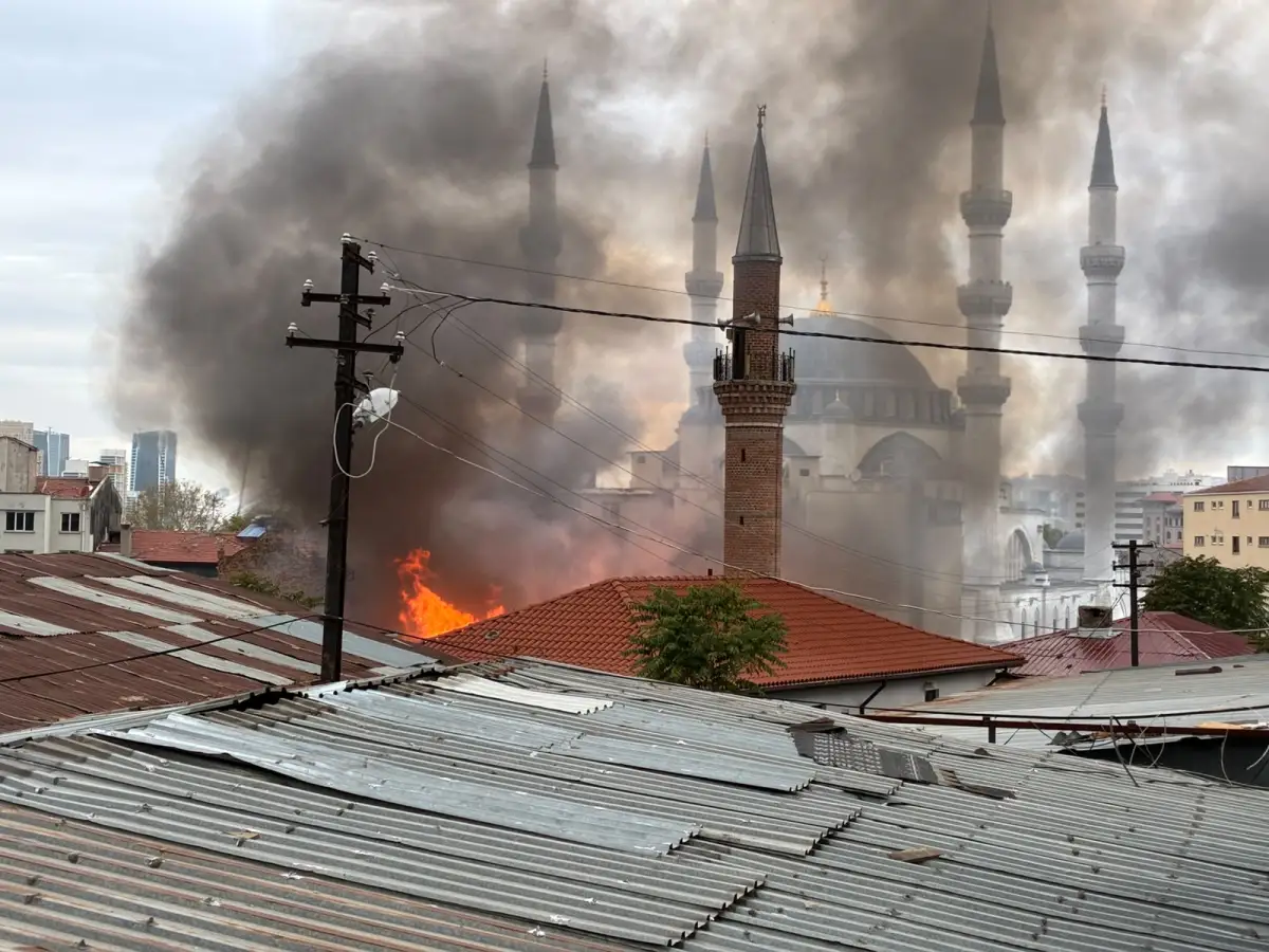 Ankara Ulus’ta Korkutan Yangın: Ekipler Seferber Oldu